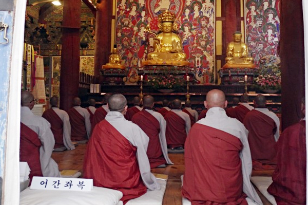 해인사_예불.jpg