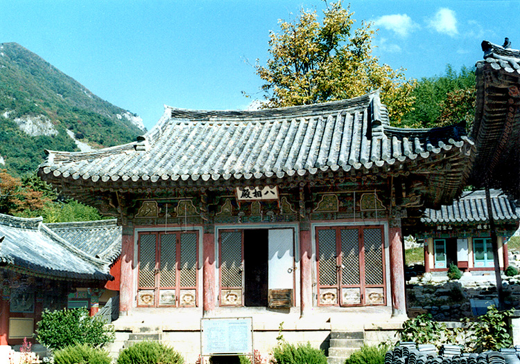표충사 팔상전.jpg