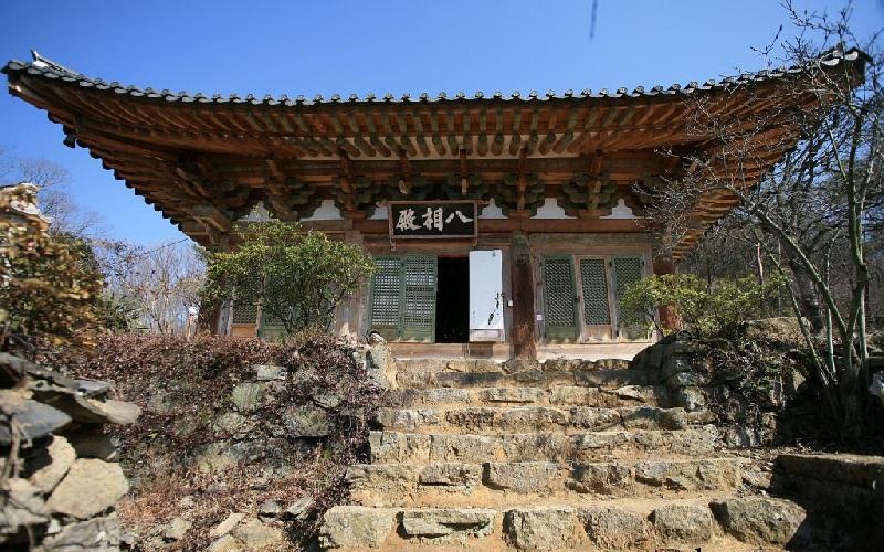 여수 흥국사 팔상전.jpg