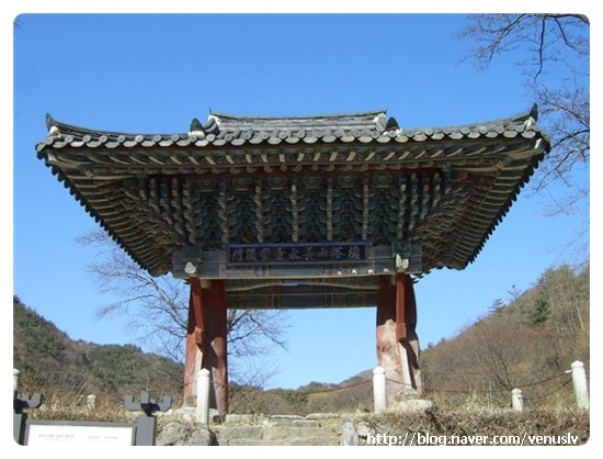 용추사 일주문.jpg