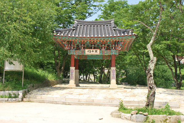 건봉사 불이문.jpg
