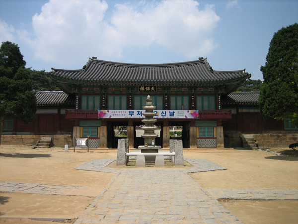 용주사 천보루.jpg